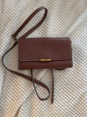 Fossil Brown Pebble Leather Crossbody Wallet with Gold Plate